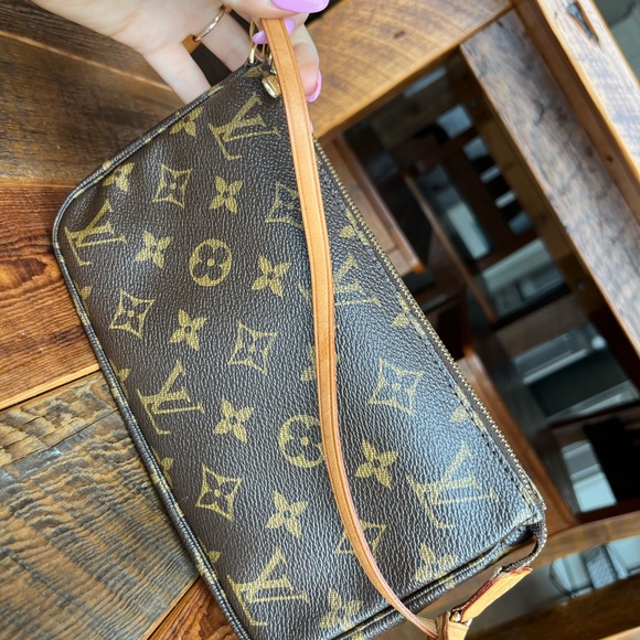 SOLD ‼️ LV Pochette Accessories - Picture 9 of 12